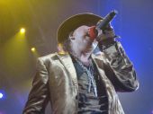 Concerts 2012 0605 paris alphaxl 190 Guns N' Roses